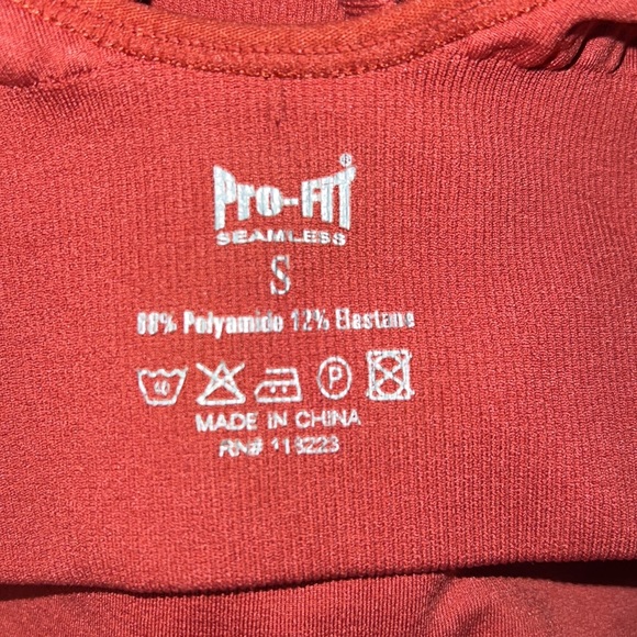 Pro-Fit Seamless Sports Bra - Picture 4 of 4